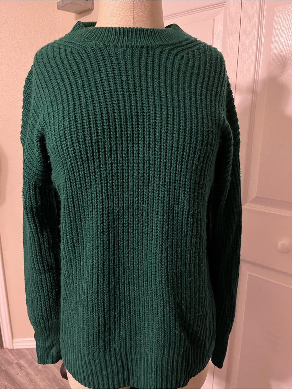 Cozy Rib-Knit Crewneck Sweater - Deep Green Size Medium